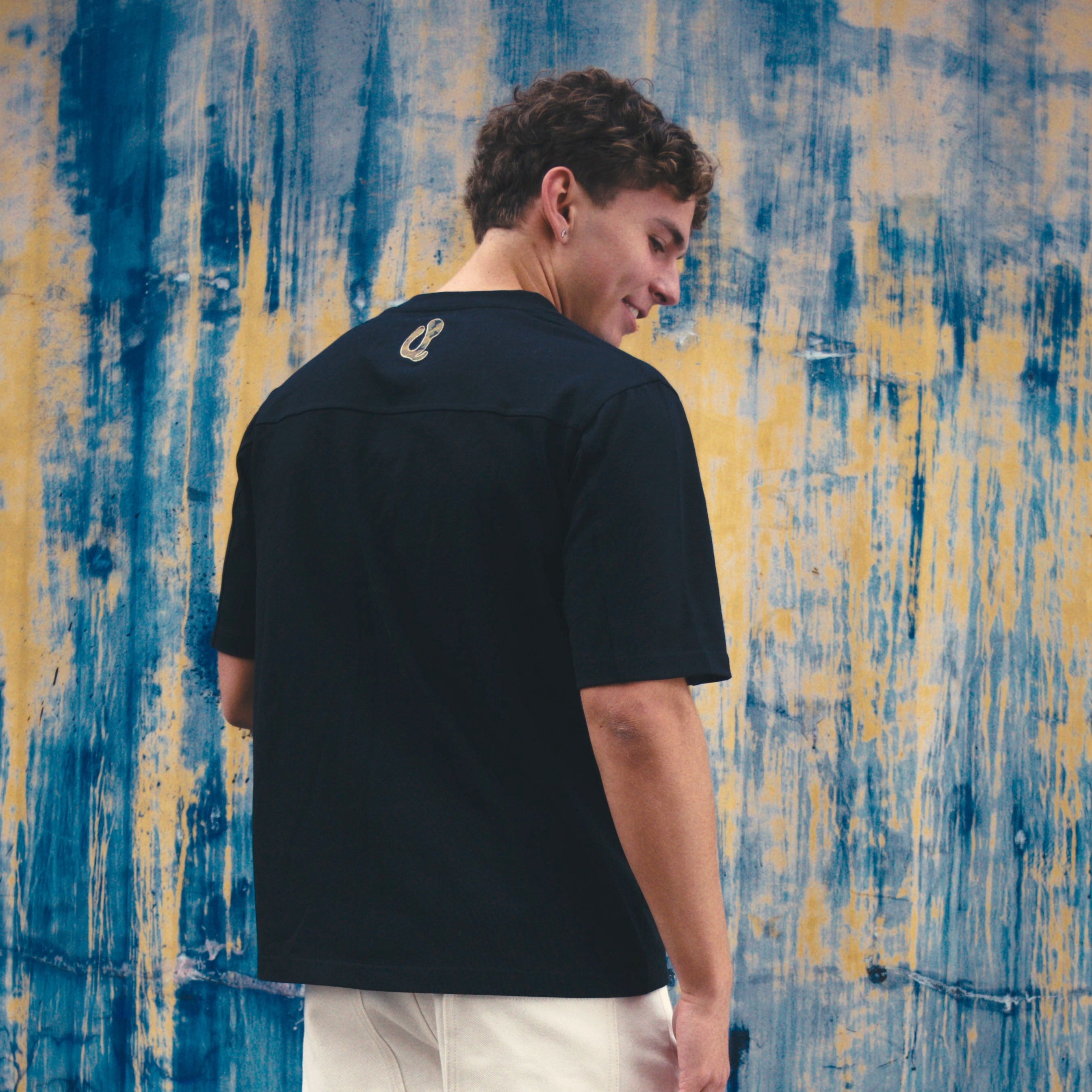 BLACK EMBROIDERED LOGO T-SHIRT